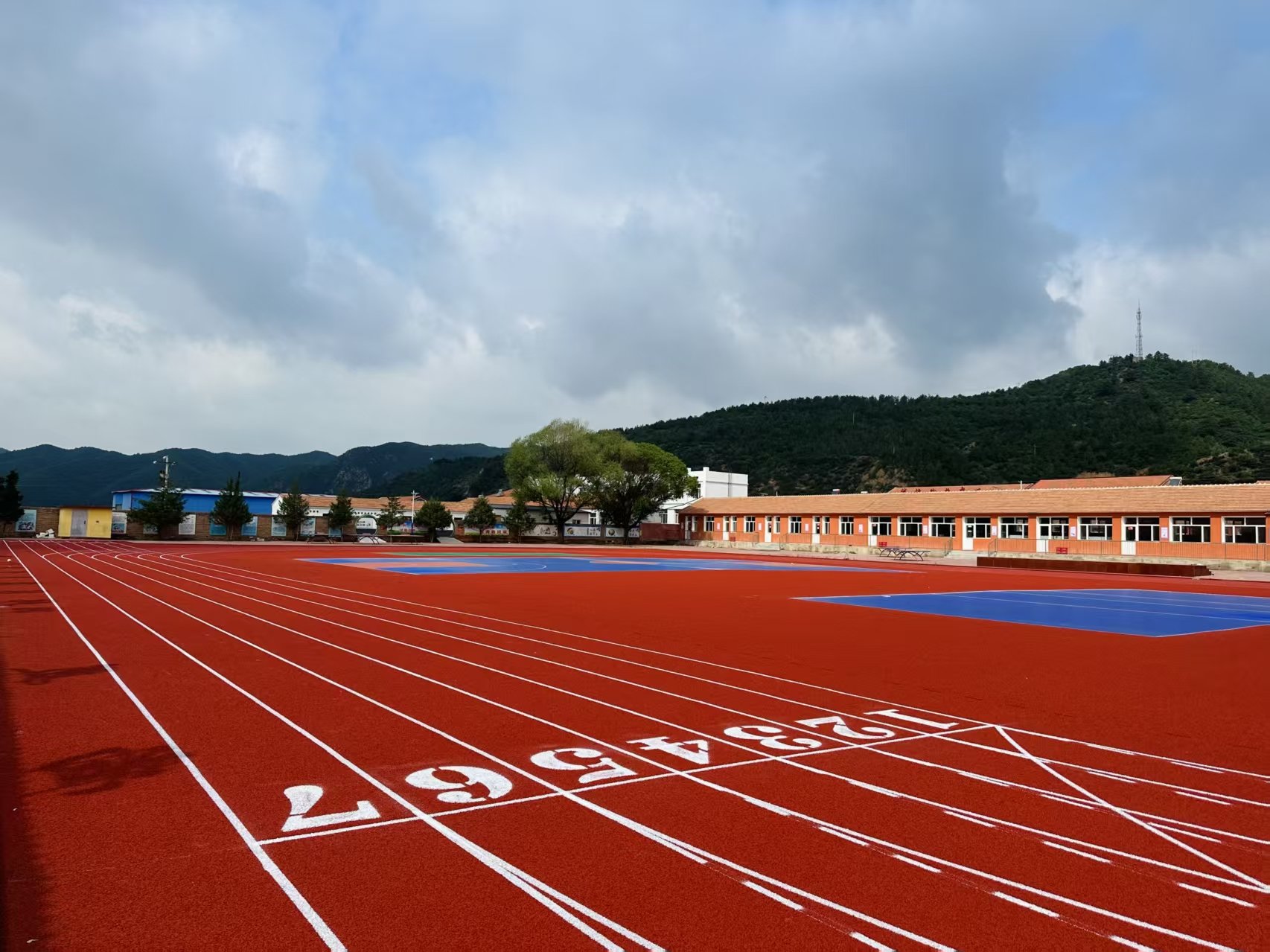江门市自结纹塑胶跑道透气型塑胶跑道 - 推荐